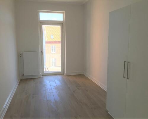 Fantastisk flot og lys lejlighed tæt på gågaden i Horsens hvor der er kælet for alle detaljerne.