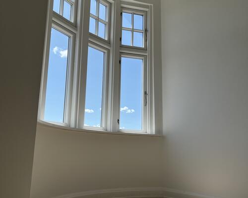 Fantastisk flot og lys lejlighed tæt på gågaden i Horsens hvor der er kælet for alle detaljerne.