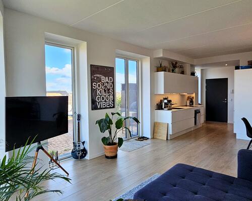 Penthouse lejlighed på toppen i nyere ejendom m. EGEN STOR TAGTERASSE