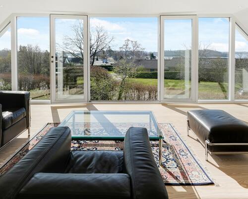Panorama udsigt over Furesøen fra denne fantastiske liebhavervilla og mulighed for 7 værelser
