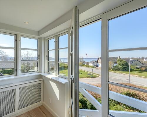 Panorama udsigt over Furesøen fra denne fantastiske liebhavervilla og mulighed for 7 værelser