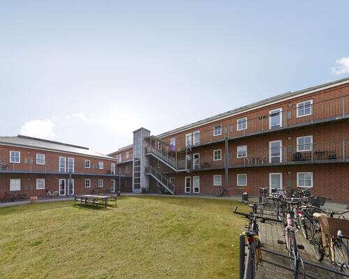 Charmerende og moderne bolig med altan - KUN 2 MÅNEDERS DEPOSITUM!