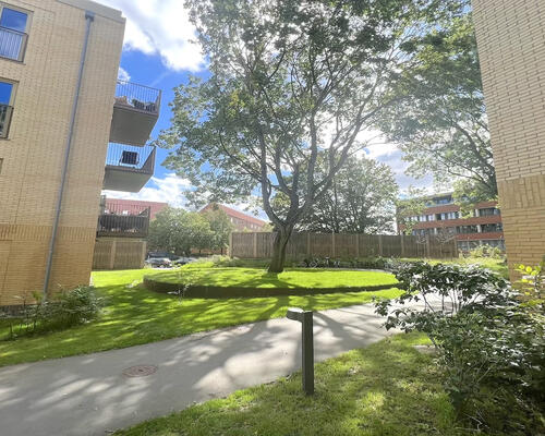 Nybygget lys lejlighed i populært område