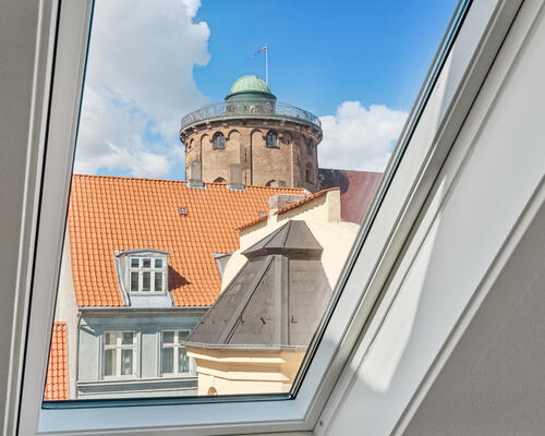 Stor 2-værelses lejlighed helt centralt i København K