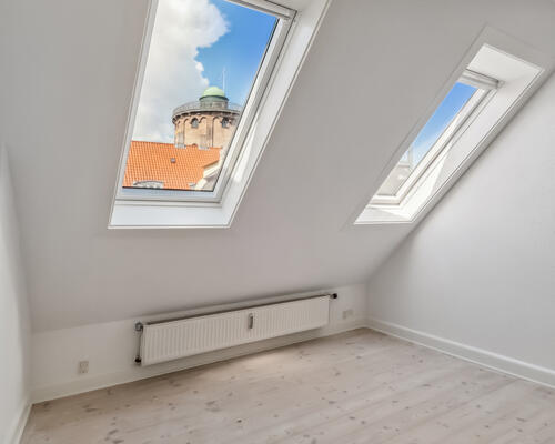 Stor 2-værelses lejlighed helt centralt i København K