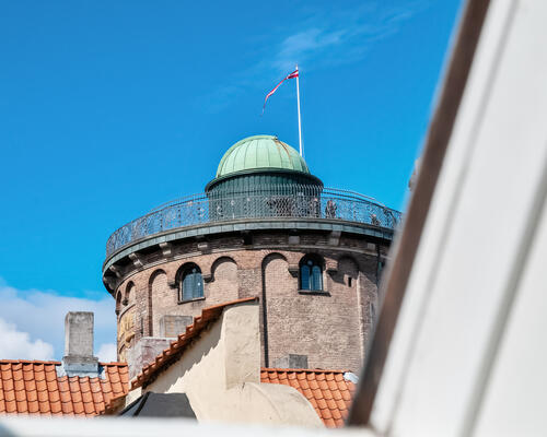 Stor 2-værelses lejlighed helt centralt i København K