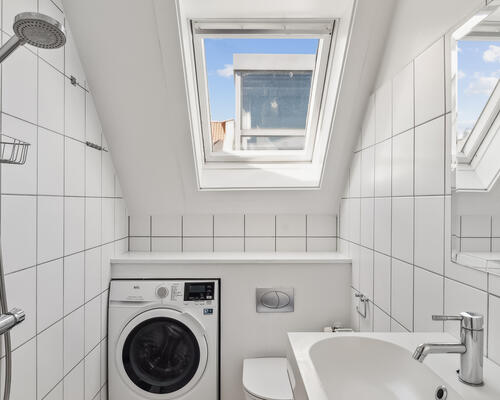 Stor 2-værelses lejlighed helt centralt i København K