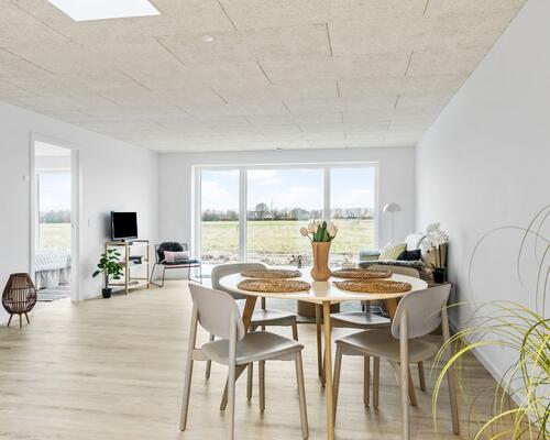 Nyt familievenligt rækkehus i Snejbjerg med privat have/terrasse og mulighed for ladestander.
