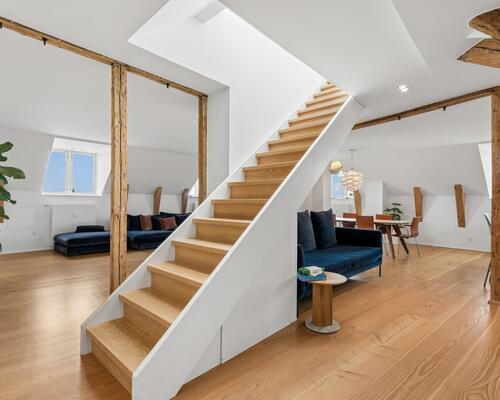 Eksklusiv møbleret penthouse med privat tagterrasse og panoramaudsigt over København til udlejning for 6-12 mdr.