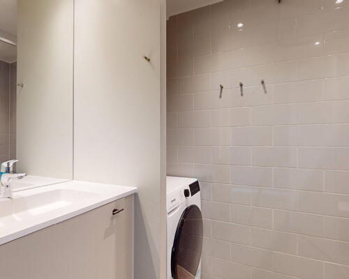 Stilren og kompakt bolig med moderne finish