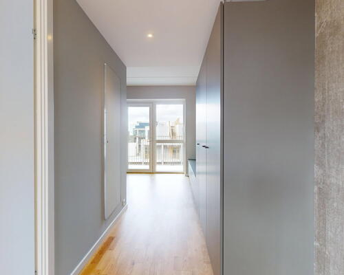 Stilren og kompakt bolig med moderne finish