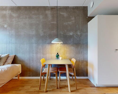 Stilren og kompakt bolig med moderne finish