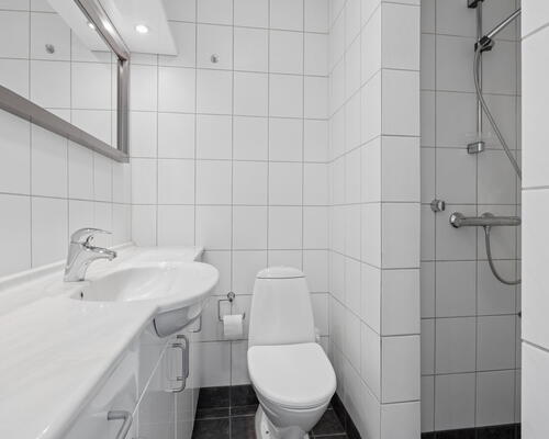 Central 3-værelses på 85 m2 med altan, vaskemaskine og gulvvarme – tæt på gågaden og havnefronten