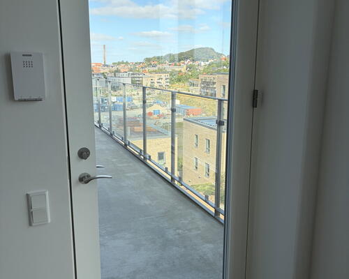 Penthouse med 40 m2 tagterrasse og udsigt over vandet og Aalborg – 4-værelses på 132 m2 med elevator og mulighed for parkering