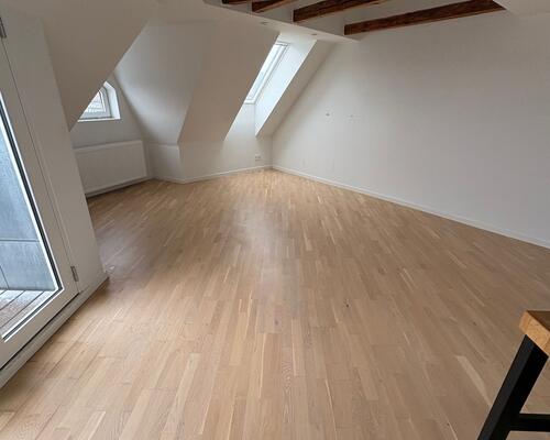 Flot penthouselejlighed med altan, nær Vejle Midtpunkt.