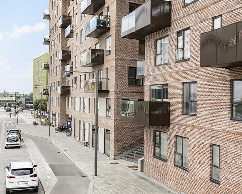 3 værelses lejlighed med to fine altaner, en øst -og vestvendt