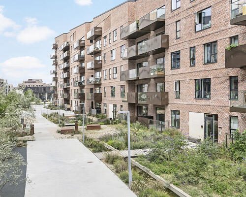 3 værelses lejlighed med to fine altaner, en øst -og vestvendt