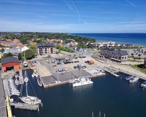 Pakhuset på havnen i Hou