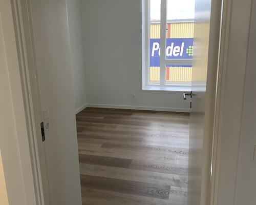 3-VÆRELSES LEJLIGHED PÅ 3. SAL!