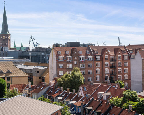 Rummelig 2-værelses med udgang til altan i hjertet af Aarhus