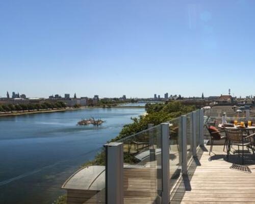 Eksklusiv møbleret penthouse med privat tagterrasse og panoramaudsigt over København til udlejning for 6-12 mdr.