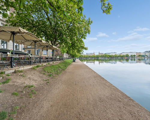 Eksklusiv møbleret penthouse med privat tagterrasse og panoramaudsigt over København til udlejning for 6-12 mdr.