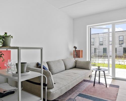 Flot lys 3-vær. lejlighed med egen stor altan i Aarhus N.