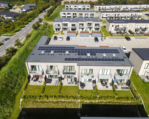 Flot lys 3-vær. lejlighed med egen stor altan i Aarhus N.