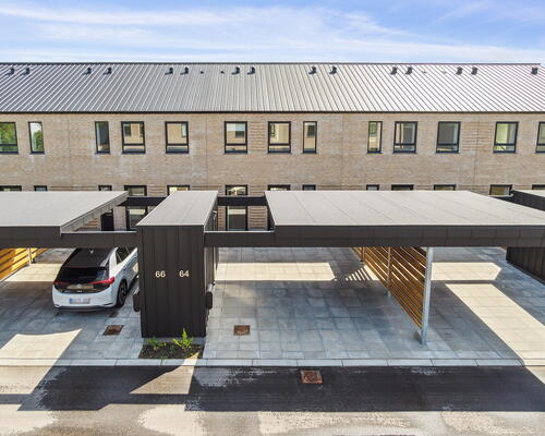 Moderne 4-vær. rækkehus i Jasminparken – 115 m2, to badeværelser, terrasser og dobbelt carport