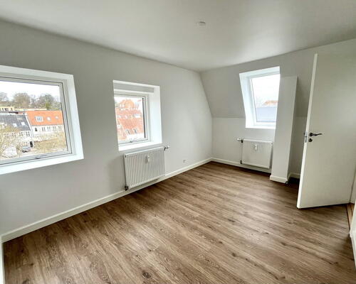 Lys og indflytningsklar 2-værelses på 68 m2 med moderne køkken og vaskesøjle – husdyr tilladt