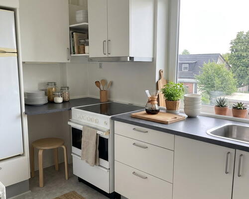 Lys 1-værelses på 43 m2 med separat køkken – parkering og fællesvaskeri