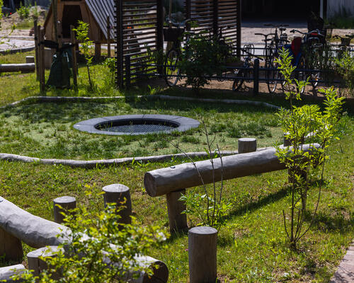 2 værelses lejlighed med godt lysindfald og vestvendt terrasse