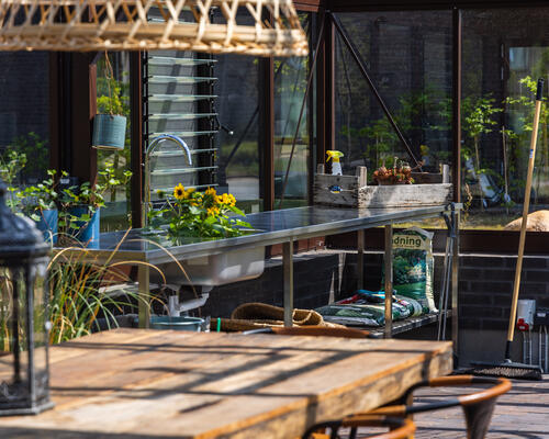 2 værelses lejlighed med godt lysindfald og vestvendt terrasse