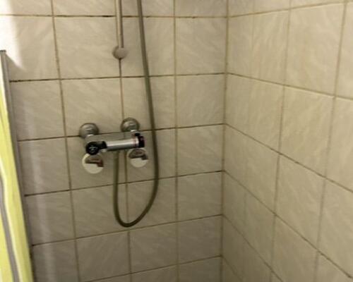 Flot 3 værelses lejlighed i stuen på torvet