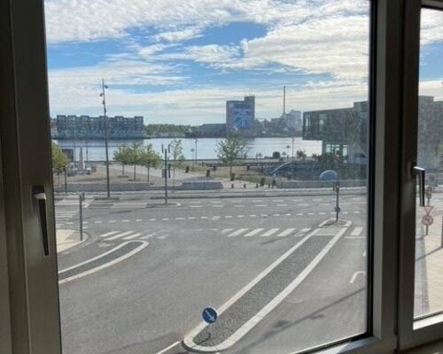 Indbydende lejlighed med altan i Aalborg