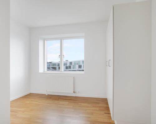 Fin altan mod gården og god udsigt