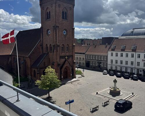 Flot delevenlig 3. værelses lejlighed i Vejle centrum.