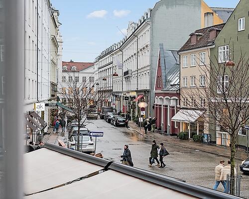Charmerende lejlighed i historisk ejendom i København K