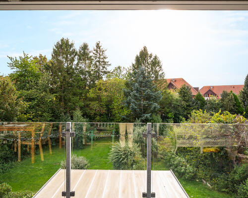 STORT 7-VÆRELSES HUS I LÆKRE OMGIVELSER