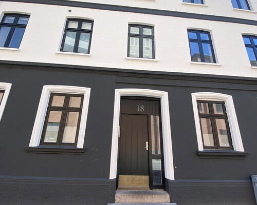 Lys og delevenlig 4-værelses på 138 m2 ved Nordkraft og Havnefronten – med altan/terrasse
