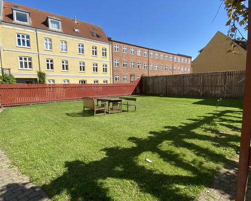 Lys og delevenlig 4-værelses på 138 m2 ved Nordkraft og Havnefronten – med altan/terrasse