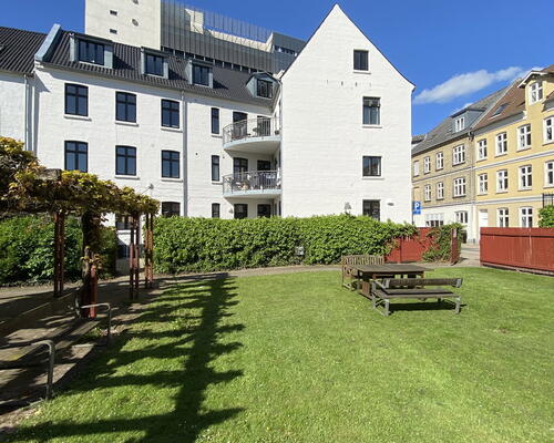 Lys og delevenlig 4-værelses på 138 m2 ved Nordkraft og Havnefronten – med altan/terrasse