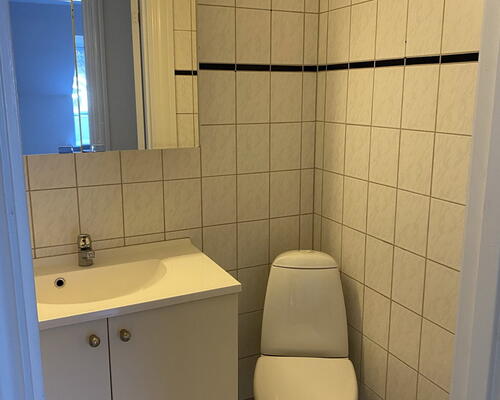 Hyggelig 3-værelses med åbent køkken, franske døre og gårdmiljø – tæt på Aalborg Centrum