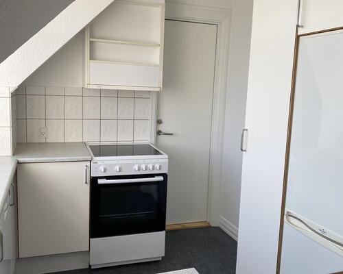 Hyggelig 3-værelses med åbent køkken, franske døre og gårdmiljø – tæt på Aalborg Centrum