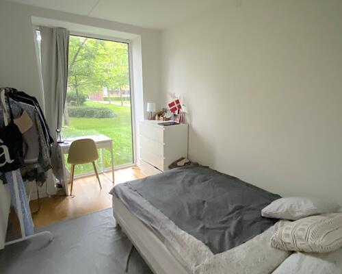Lækker nyere lejlighed, med altan, på Frederiksberg