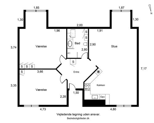Lys og rummelig 3-værelses med charmerende skråvægge, fransk altan og moderne bekvemmeligheder – 94 m2