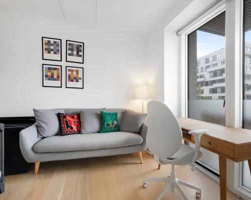 Stilfuld og fuldt møbleret lejlighed med solrig terrasse i attraktive Nordhavn