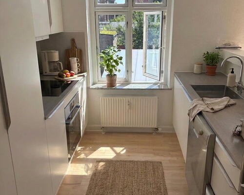 Stor og lys 3-værelses på 90 m2 med central beliggenhed, tæt på Østerstrand