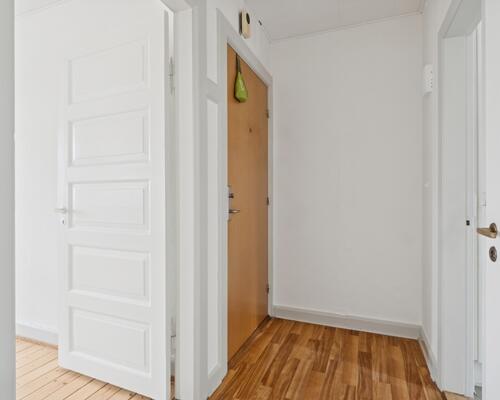 Lys 2-værelses på 54 m2 med plankegulve, udsigt og separat bad/toilet