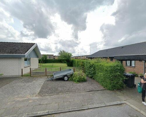 Velindrettet 4-værelses rækkehus med carport